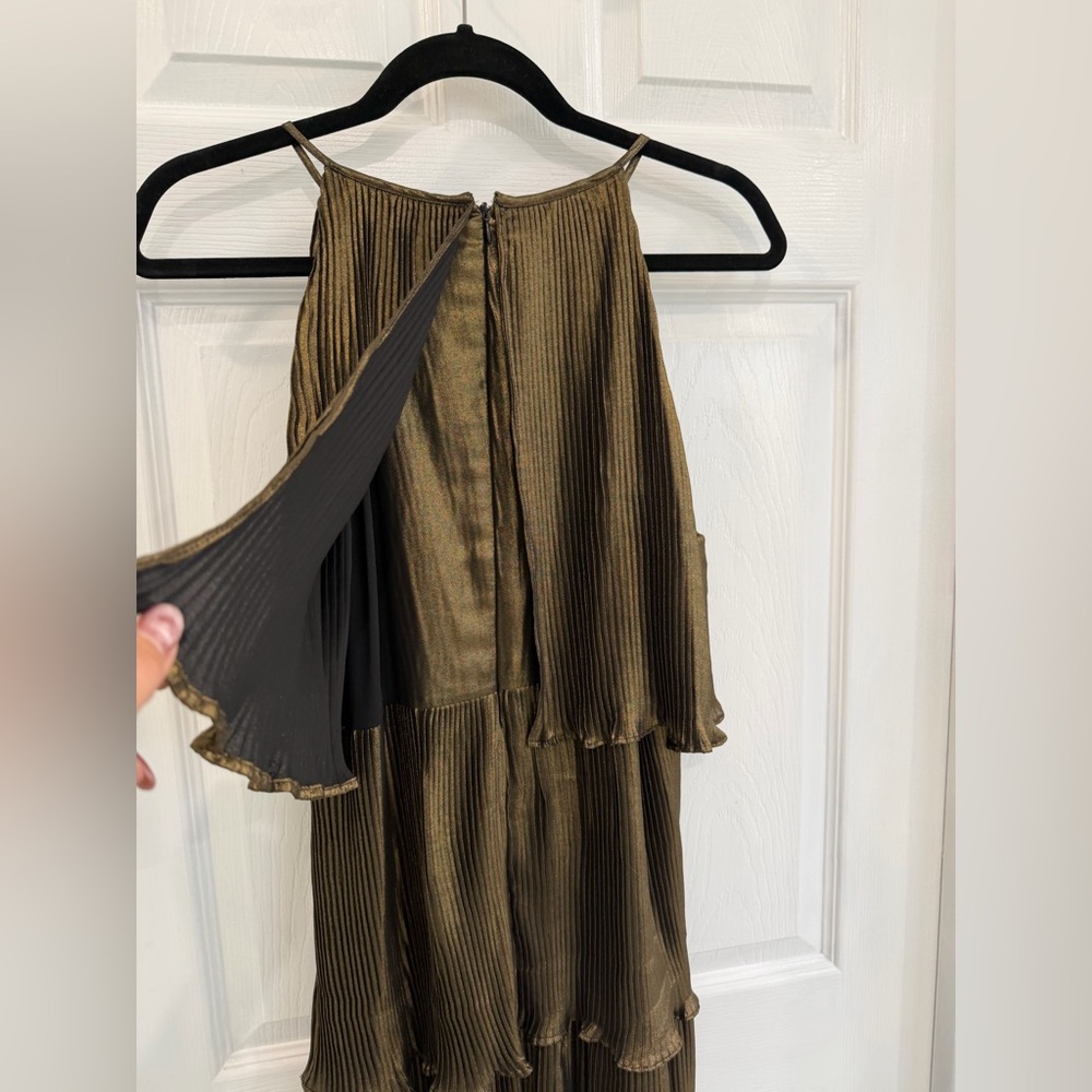 DKNY Black and Gold metallic pleated fabric Dress - Picture 3 of 9